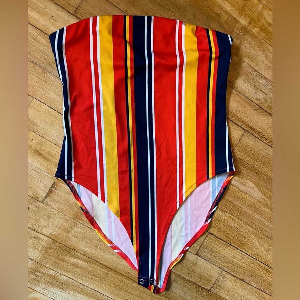 Fun strapless bodysuit with bright pattern for Summer. Worn once, size small/med
